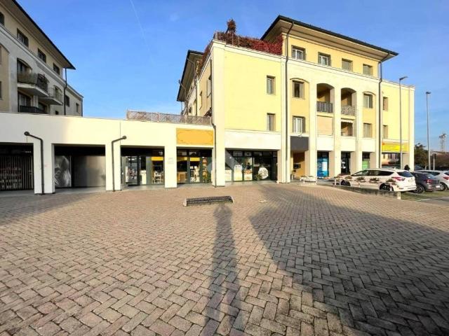 Locale Commerciale in affitto a Bagnolo Mella, Lombardia