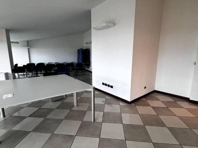 Locale Commerciale in affitto a Piemonte, Cuneo