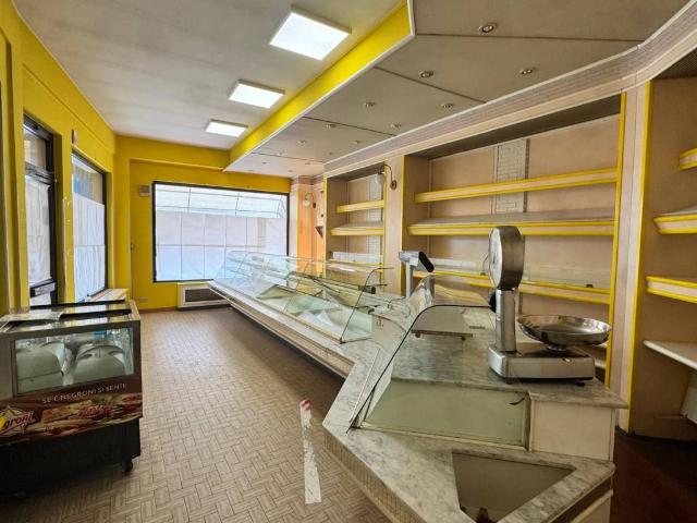 Locale Commerciale in affitto a Ponte Travetti, Bagnolo San Vito