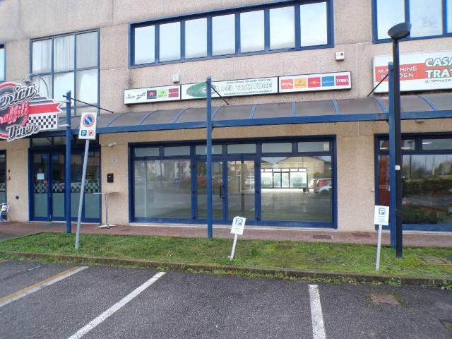 Locale Commerciale in affitto a Campione, Bagnolo San Vito