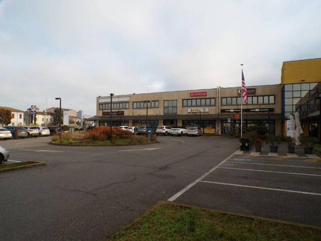 Locale Commerciale in affitto a Campione, Bagnolo San Vito