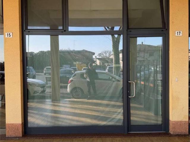 Locale Commerciale in affitto a San Biagio, Bagnolo San Vito