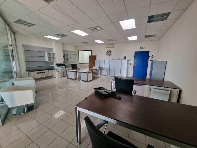 Locale Commerciale in affitto a Campione, Bagnolo San Vito