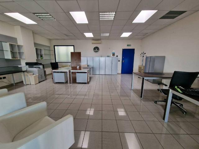 Locale Commerciale in affitto a Campione, Bagnolo San Vito