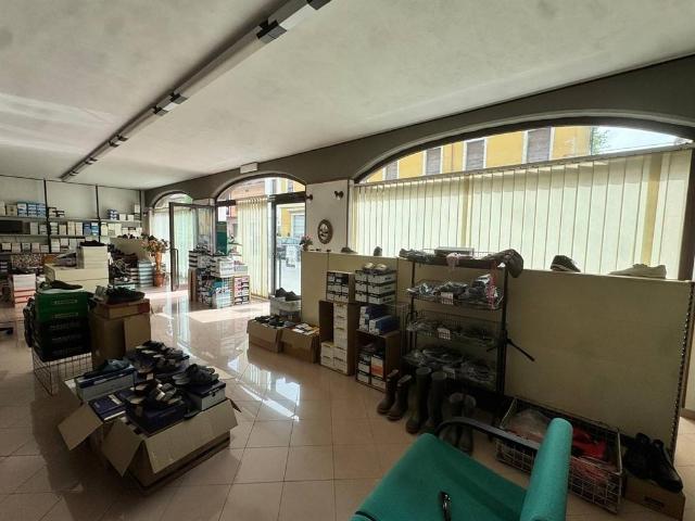 Locale Commerciale in affitto a Ponte Travetti, Bagnolo San Vito