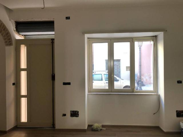 Locale Commerciale in affitto a Militi, Barcellona Pozzo Di Gotto