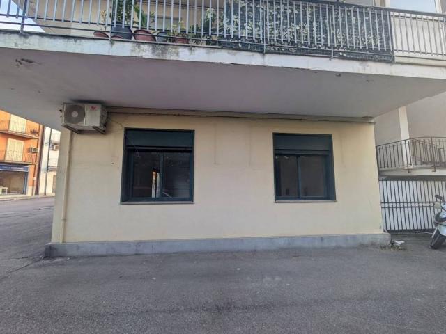 Locale Commerciale in affitto a Oreto, Barcellona Pozzo Di Gotto