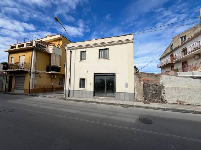 Locale Commerciale in affitto a Oreto, Barcellona Pozzo Di Gotto