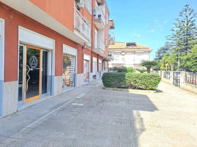 Locale Commerciale in affitto a Sant'Antonio, Barcellona Pozzo Di Gotto
