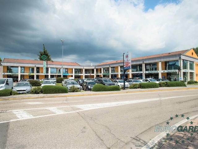 Locale Commerciale in affitto a Bardolino, Veneto