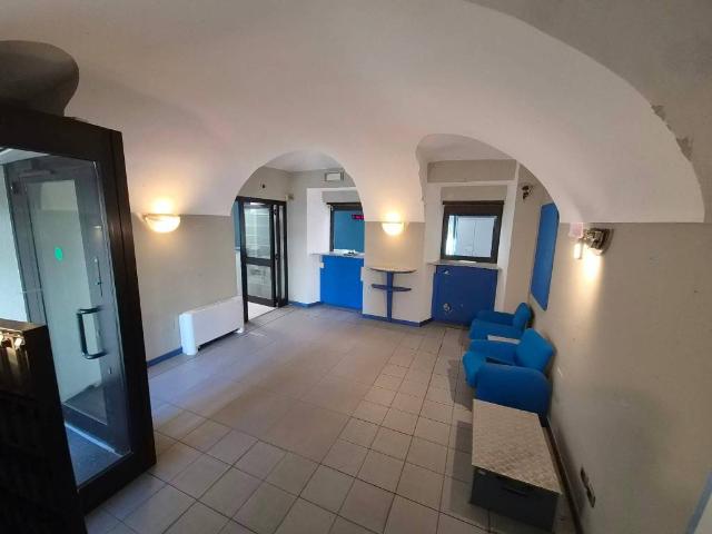 Locale Commerciale in affitto a Barge, Cuneo