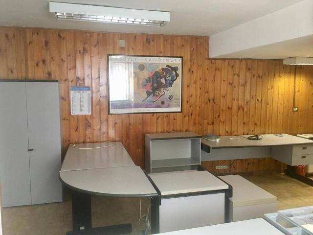Locale Commerciale in affitto a Barge, Cuneo
