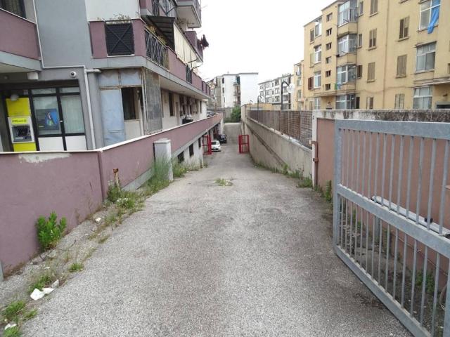 Locale Commerciale in affitto a Municipio 3, Puglia