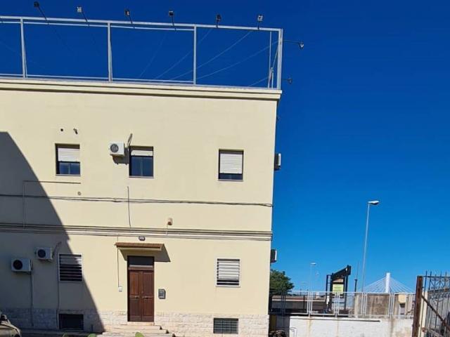 Locale Commerciale in affitto a Quartierino, Puglia