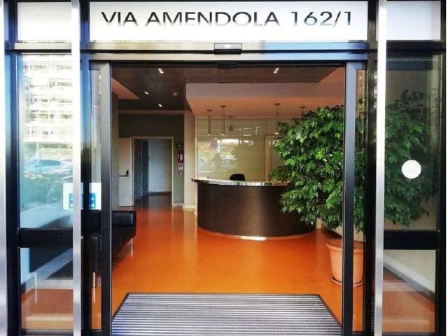 Locale Commerciale in affitto a Municipio 2, Puglia