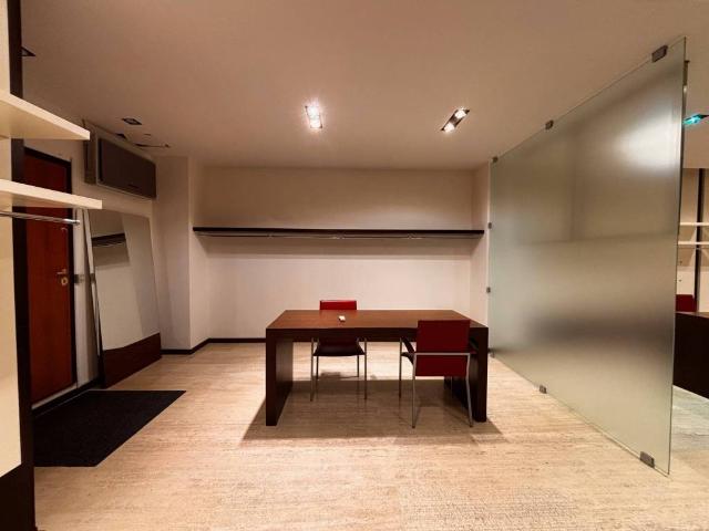 Locale Commerciale in affitto a Poggiofranco, Bari