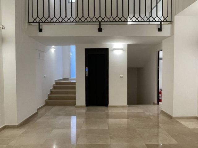 Locale Commerciale in affitto a Municipio 1, Puglia