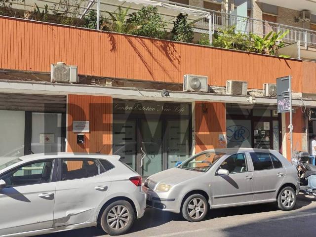 Locale Commerciale in affitto a Municipio 2, Puglia
