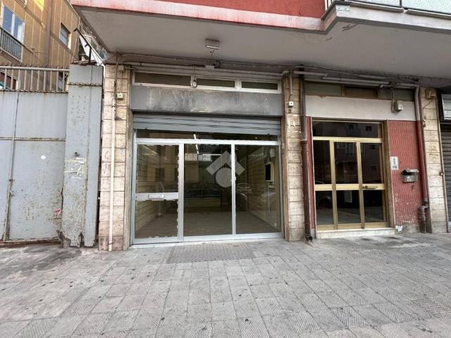Locale Commerciale in affitto a Japigia, Bari