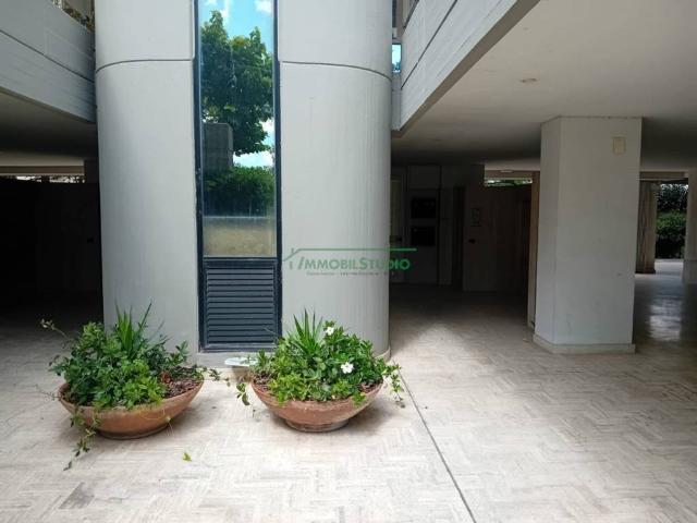 Locale Commerciale in affitto a Municipio 2, Puglia
