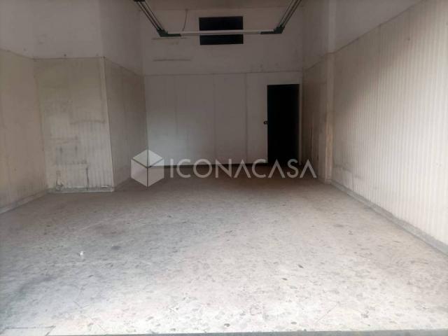 Locale Commerciale in affitto a Municipio 2, Puglia