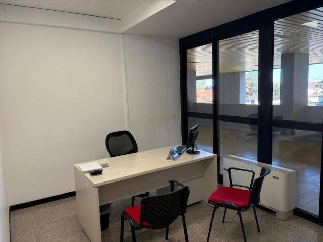 Locale Commerciale in affitto a Municipio 2, Puglia
