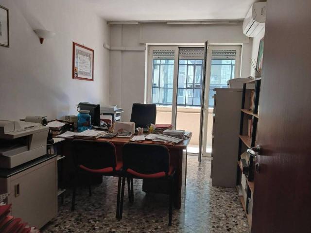 Locale Commerciale in affitto a Municipio 1, Puglia