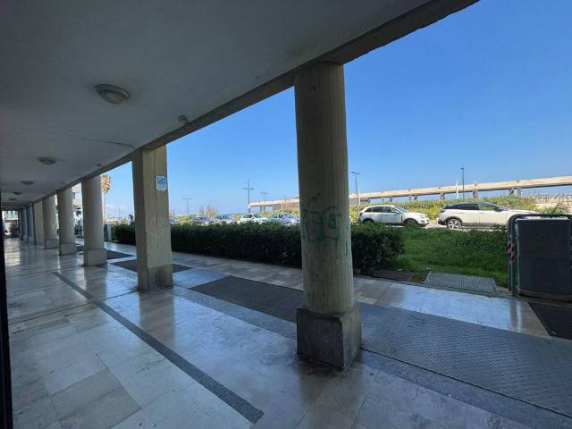 Locale Commerciale in affitto a Municipio 3, Puglia