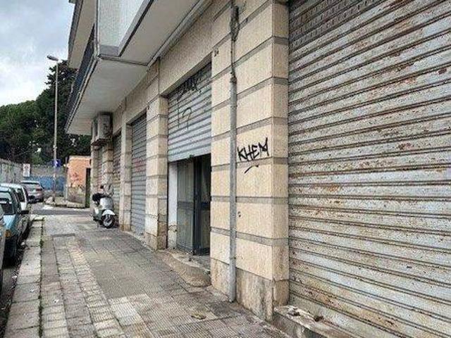 Locale Commerciale in affitto a Municipio 2, Puglia