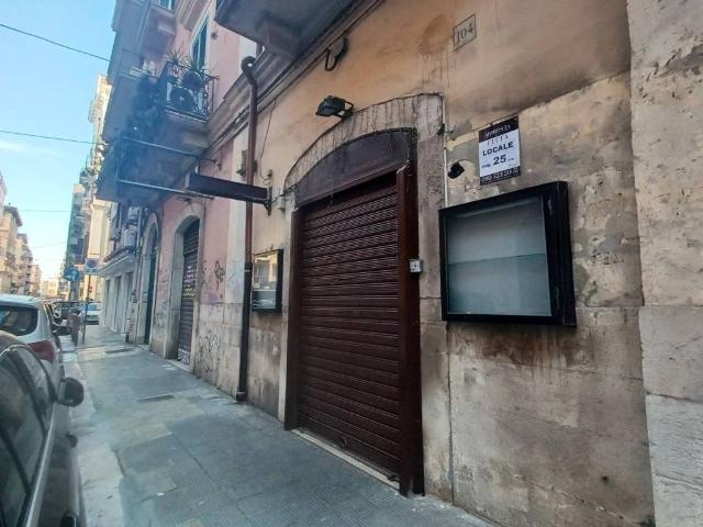 Locale Commerciale in affitto a Municipio 1, Puglia