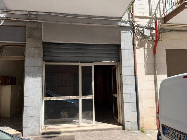Locale Commerciale in affitto a Municipio 2, Puglia