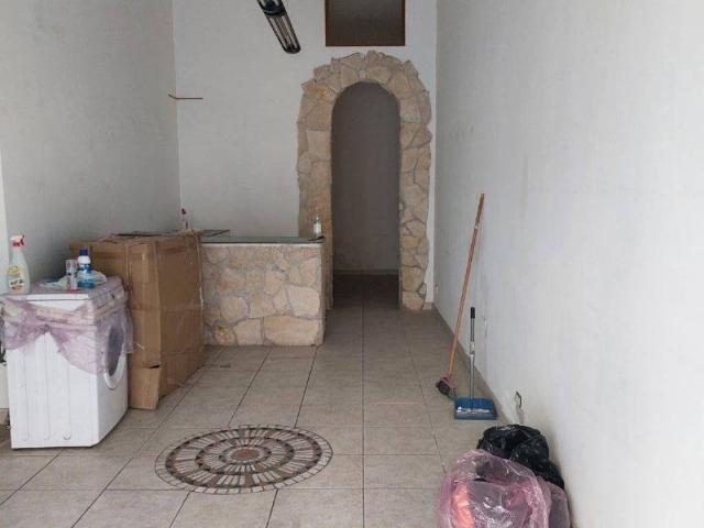 Locale Commerciale in affitto a Municipio 2, Puglia