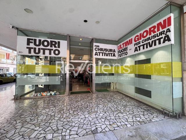 Locale Commerciale in affitto a Municipio 2, Puglia