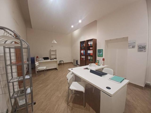 Locale Commerciale in affitto a Municipio 1, Puglia