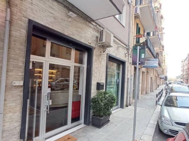 Locale Commerciale in affitto a Municipio 2, Puglia