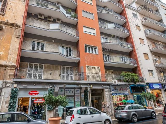 Locale Commerciale in affitto a Libertà, Bari