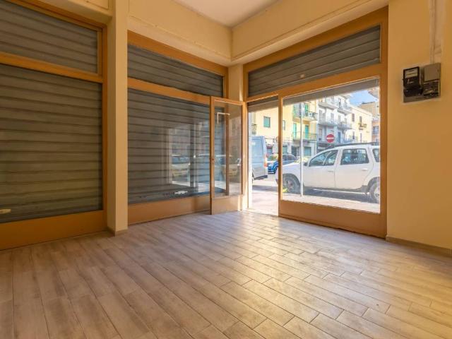 Locale Commerciale in affitto a Municipio 1, Puglia