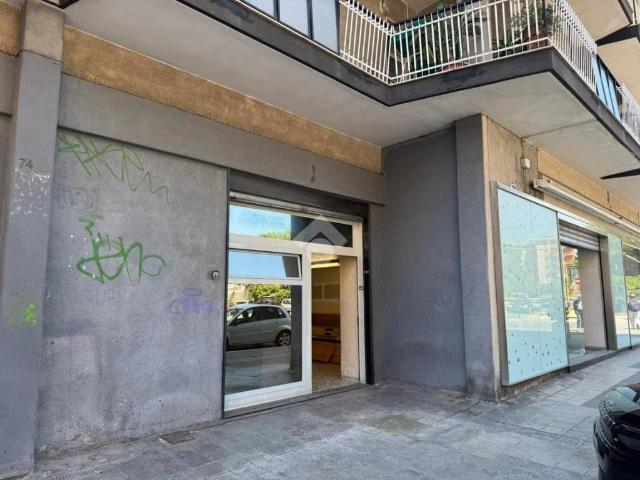 Locale Commerciale in affitto a Municipio 2, Puglia