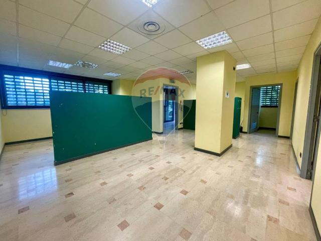 Locale Commerciale in affitto a Poggiofranco, Bari