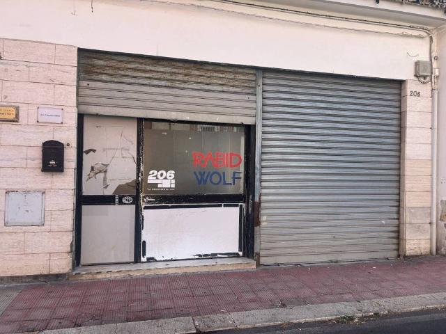 Locale Commerciale in affitto a Municipio 2, Puglia