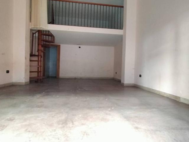 Locale Commerciale in affitto a Municipio 1, Puglia