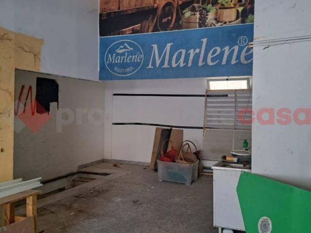 Locale Commerciale in affitto a Puglia, Bari