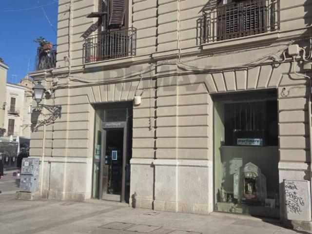 Locale Commerciale in affitto a Municipio 1, Puglia