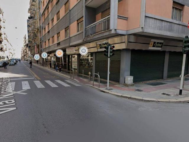 Locale Commerciale in affitto a Municipio 1, Puglia