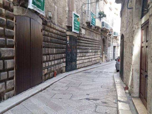 Locale Commerciale in affitto a Municipio 1, Puglia