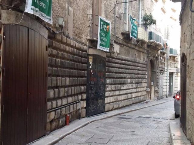 Locale Commerciale in affitto a Municipio 1, Puglia