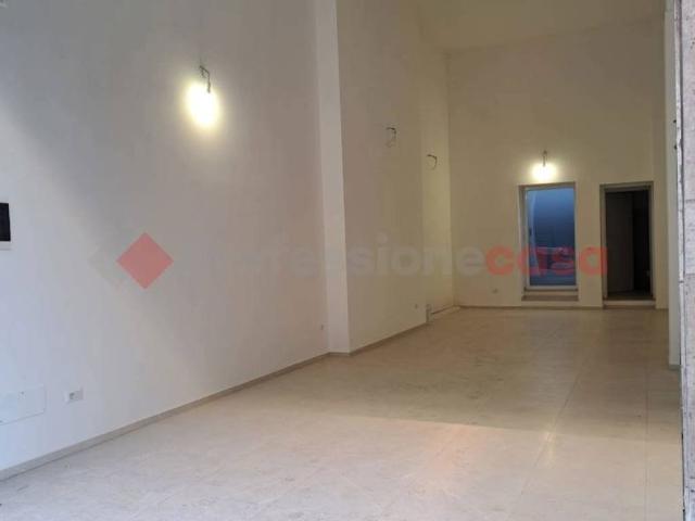 Locale Commerciale in affitto a Puglia, Bari