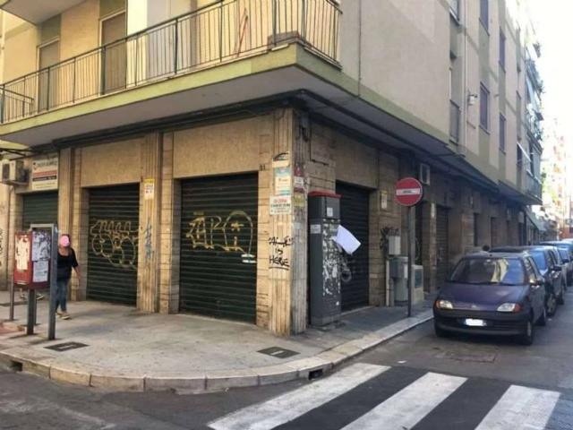 Locale Commerciale in affitto a Municipio 2, Puglia