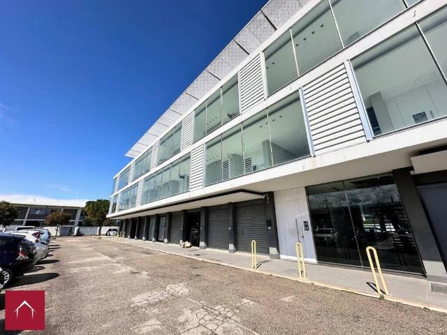 Locale Commerciale in affitto a Puglia, Barletta-andria-trani