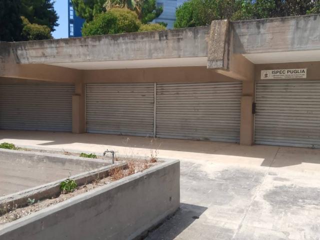 Locale Commerciale in affitto a Puglia, Barletta-andria-trani
